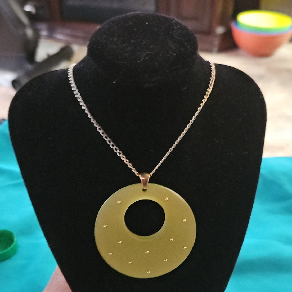 Elegant Lime Green And Gold Pendant Necklace